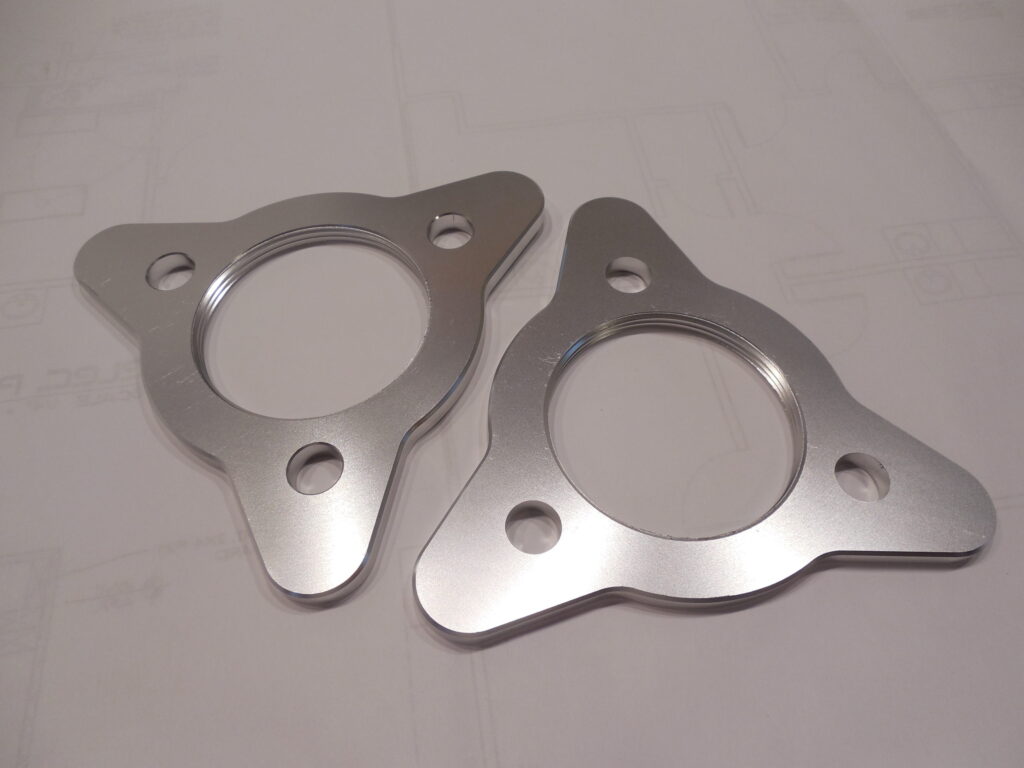 Three-ear knock-off nut for quick-change hubs